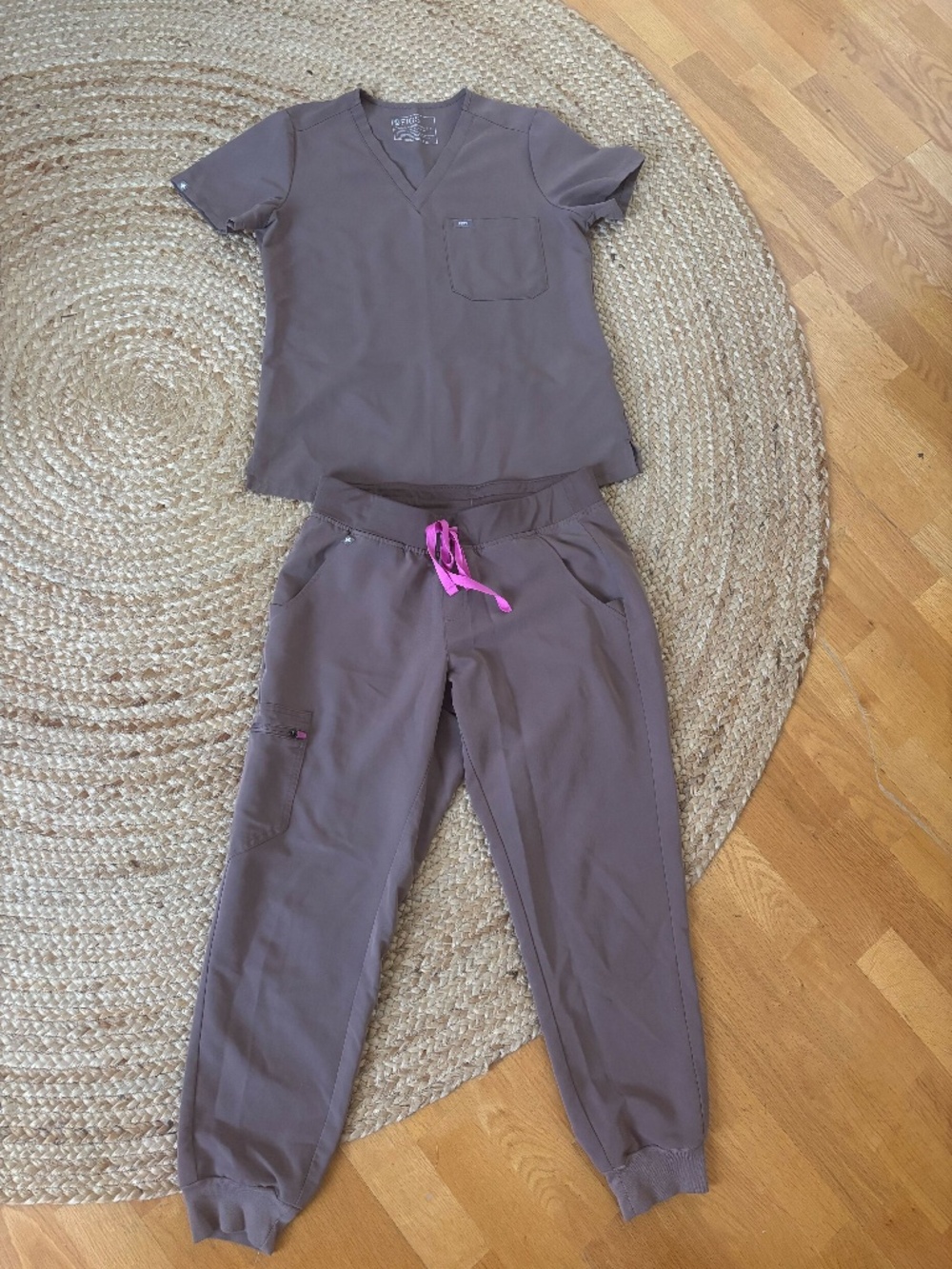 Figs Scrubs - Catarina One-Pocket Scrub Top / Jogger Pants Set in Smokey Taupe